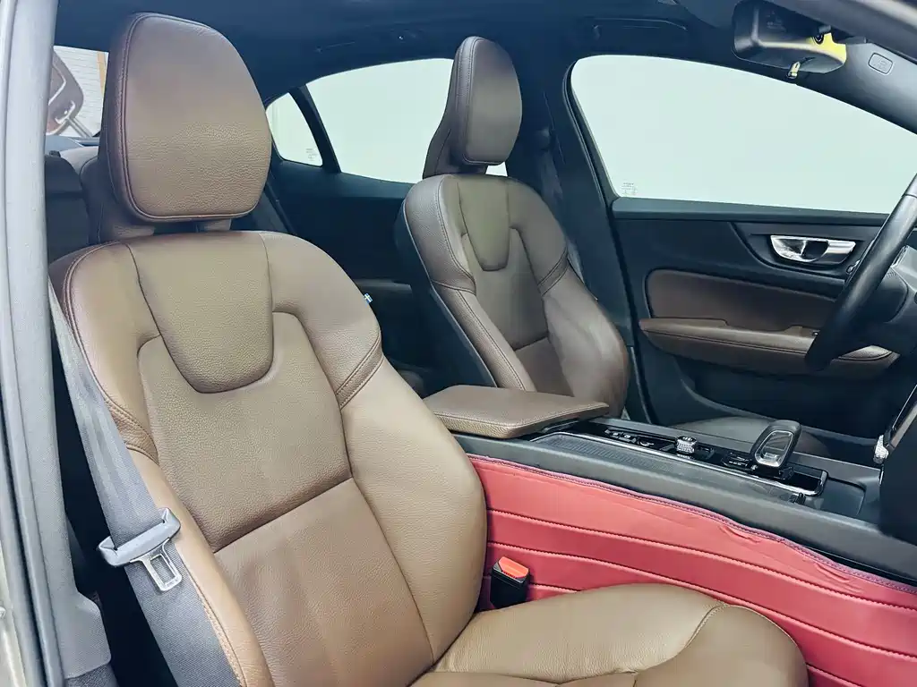 Volvo S60 2022 B4 Zhiyi Luxury Edition купить на сайте DeffCars