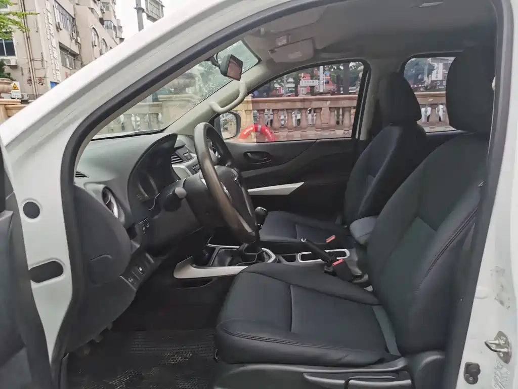 Navara 2021 2.5L manual two-wheel drive comfort model QR25 купить на сайте DeffCars
