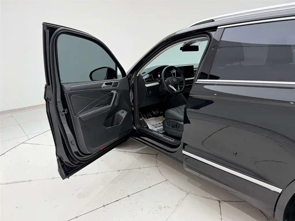 Tiguan L 2024 330TSI automatic two-wheel drive R-Line version купить на сайте DeffCars