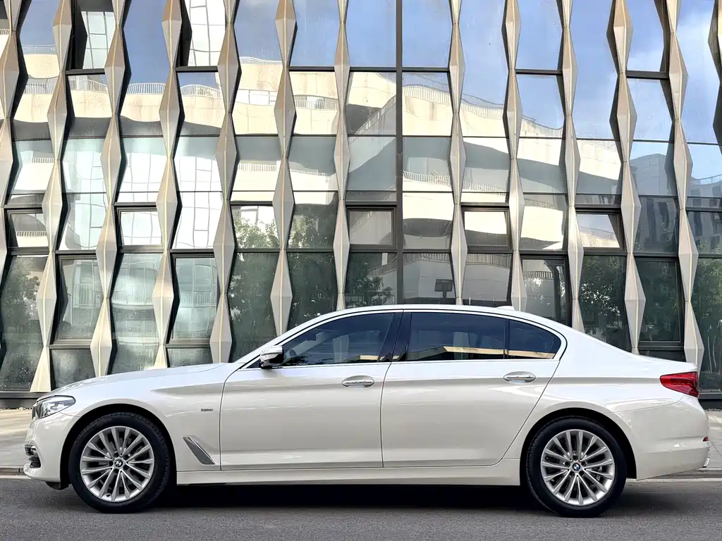 BMW 5 Series 2018 525Li Luxury Package купить на сайте DeffCars