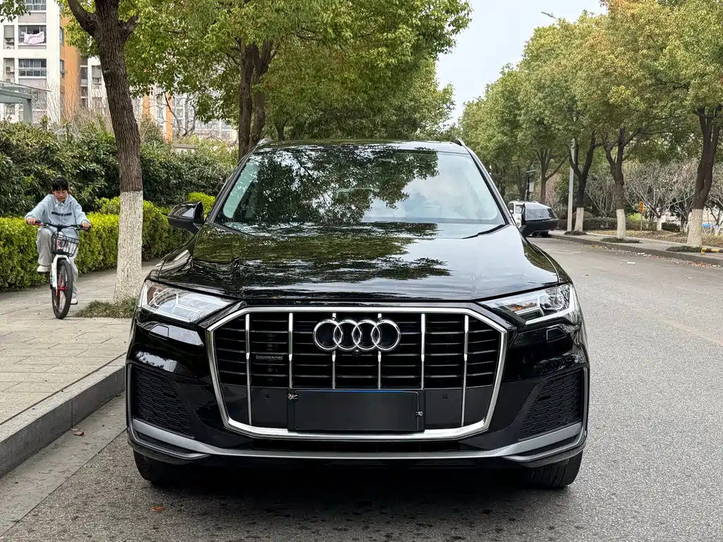 Audi Q7 2023 45 TFSI quattro S line sports купить на сайте DeffCars