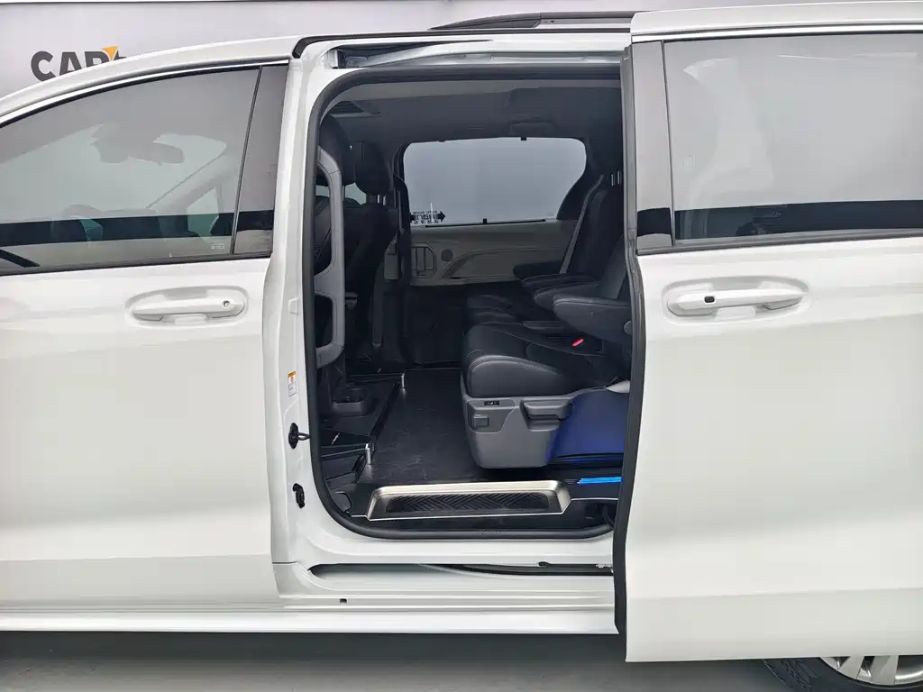 SIENNA 2023 2.5L Hybrid Comfort Edition купить на сайте DeffCars