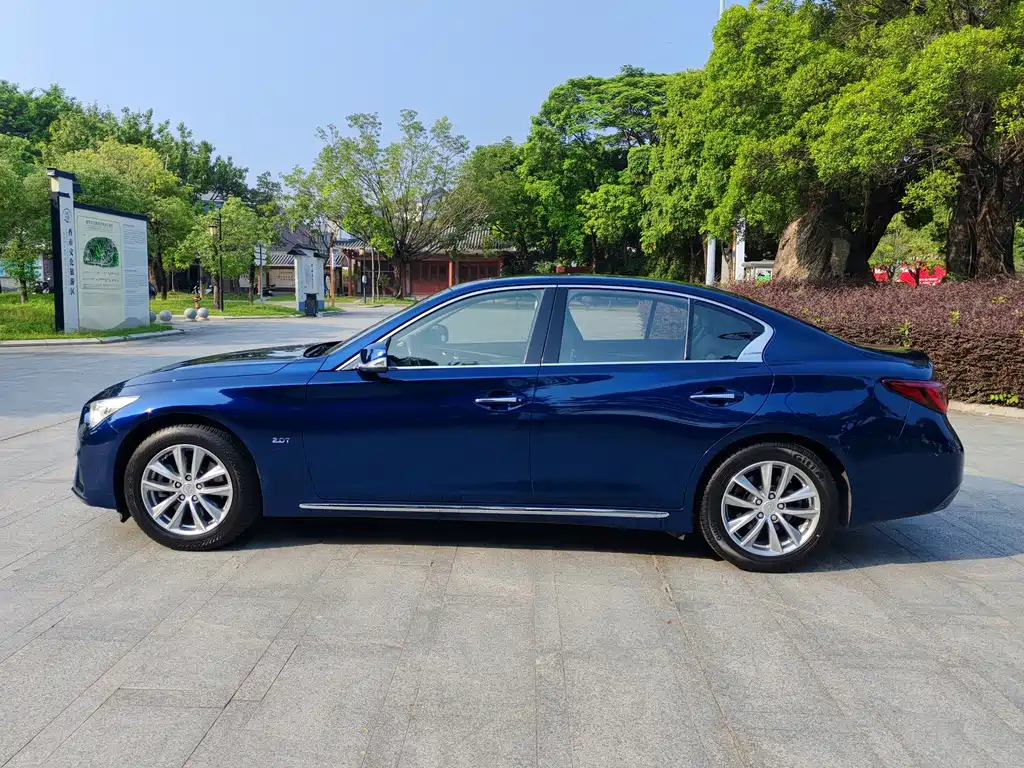 Infiniti Q50L 2018 2.0T Comfort Edition National VI купить на сайте DeffCars