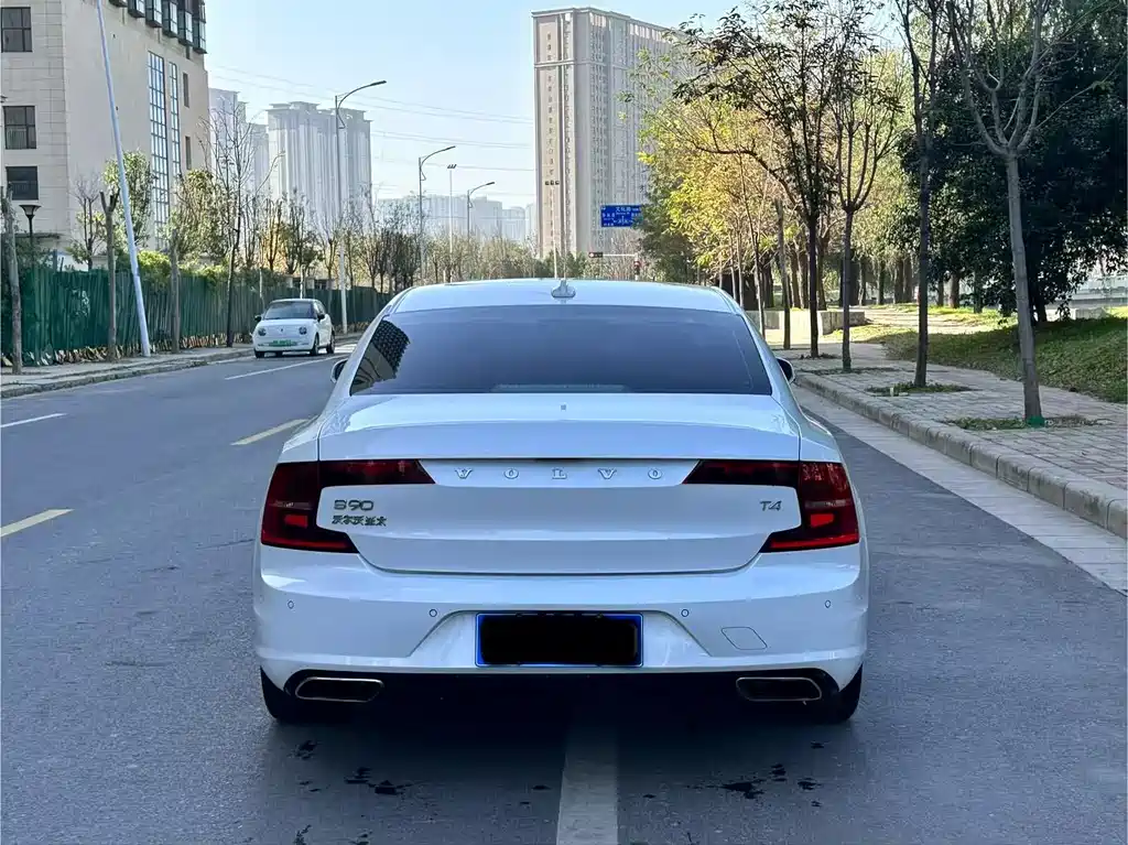 Volvo S90 2017 T4 Zhiyuan Edition купить на сайте DeffCars