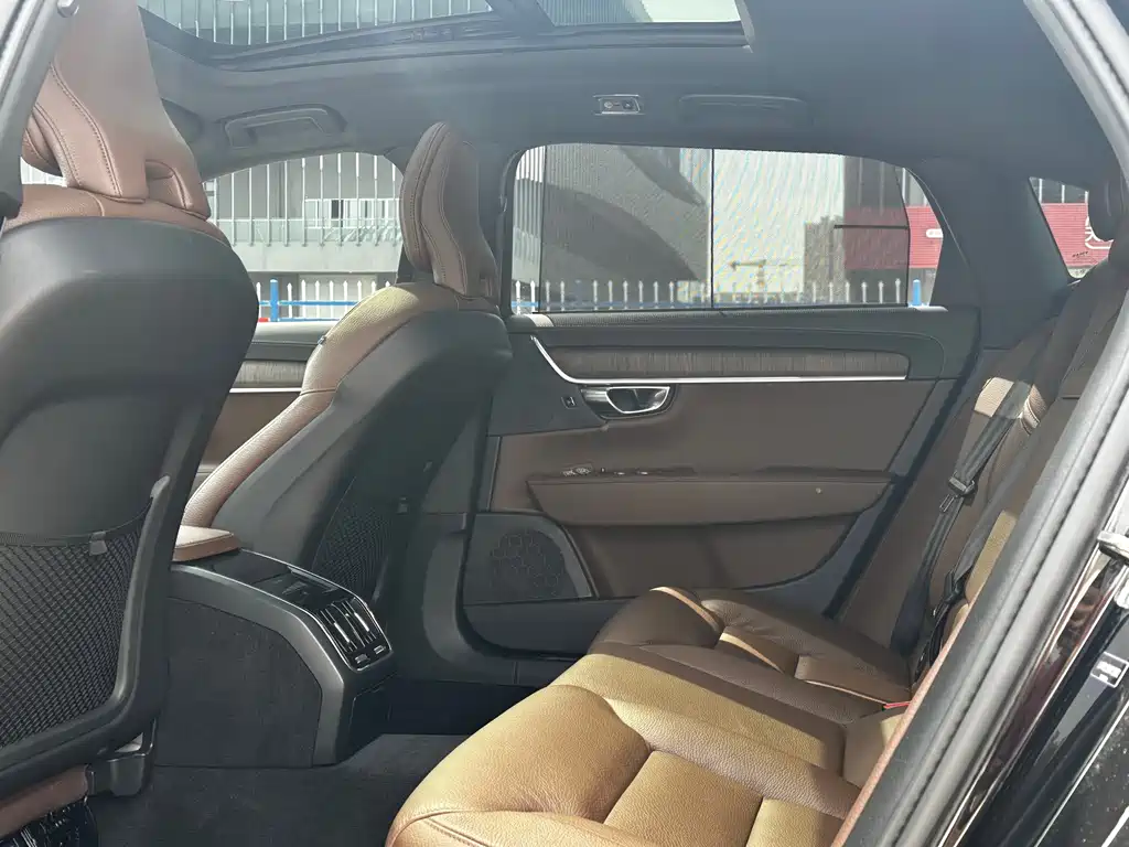 Volvo S90 2021 B5 Zhiyuan Luxury Edition купить на сайте DeffCars