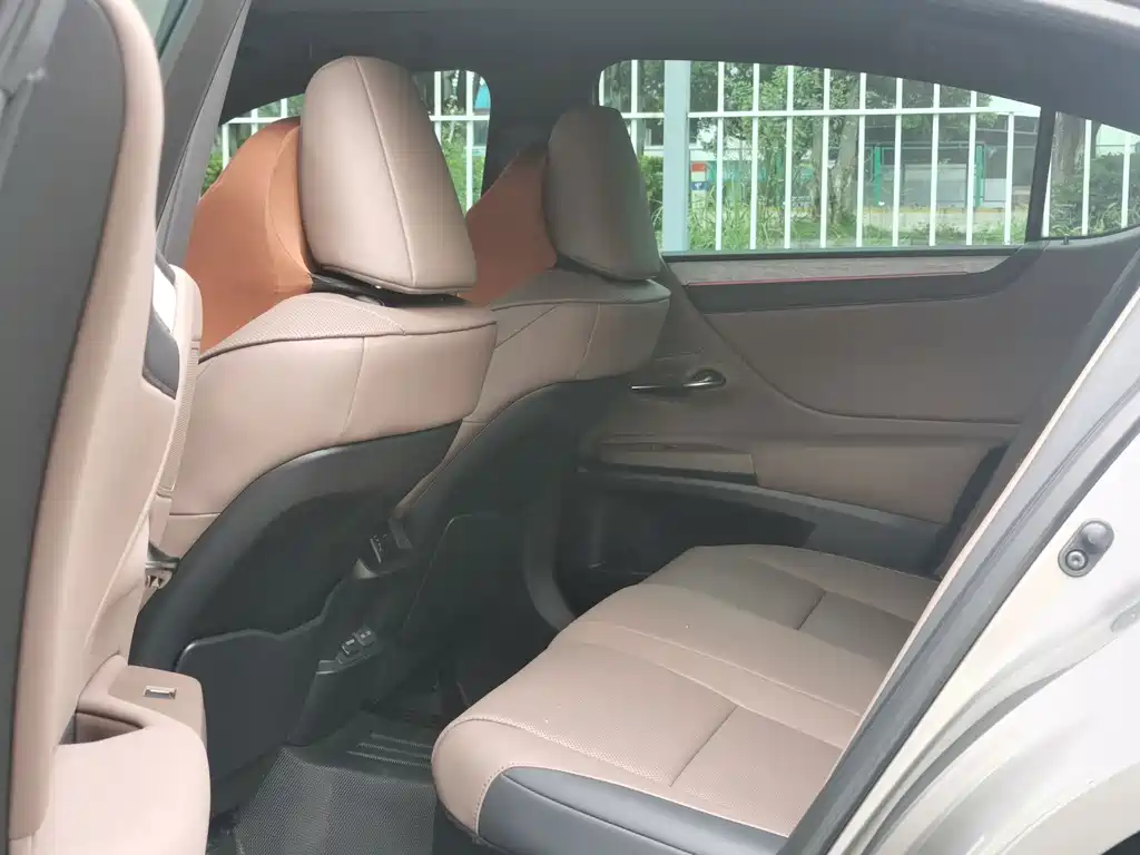 Lexus ES 2025 300h Premium Edition купить на сайте DeffCars