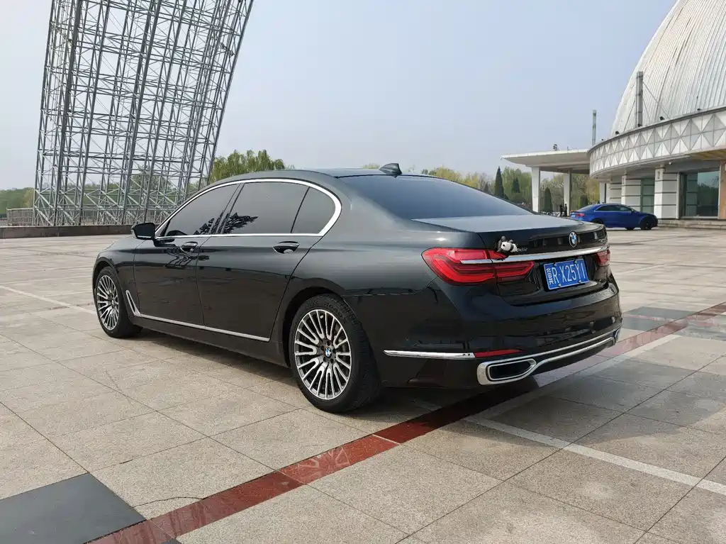 BMW 7 Series 2017 740Li xDrive Luxury купить на сайте DeffCars