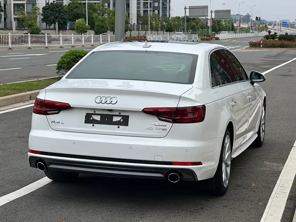 Audi A4L 2018 30th Anniversary Model 40 TFSI Fashion Model купить на сайте DeffCars