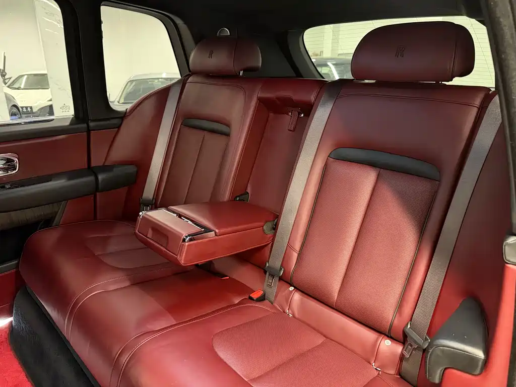 Cullinan 2018 five-seater version купить на сайте DeffCars