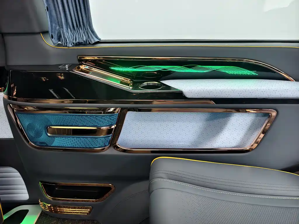 Mercedes-Benz V-Class 2024 V 300 L Long Wheelbase Premium Edition купить на сайте DeffCars