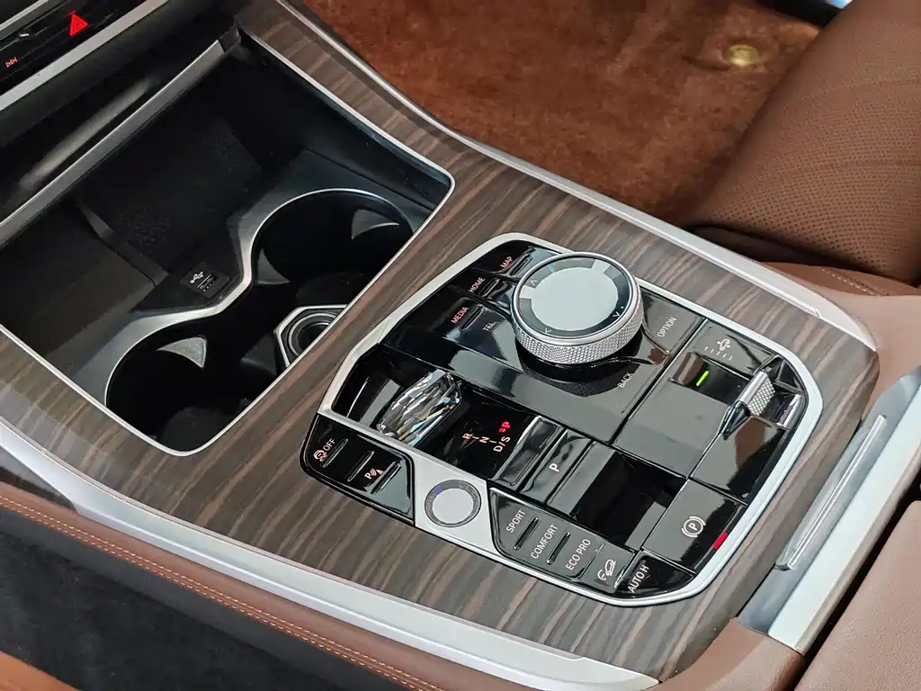 BMW X7 2024 xDrive40i Leading Luxury Package купить на сайте DeffCars