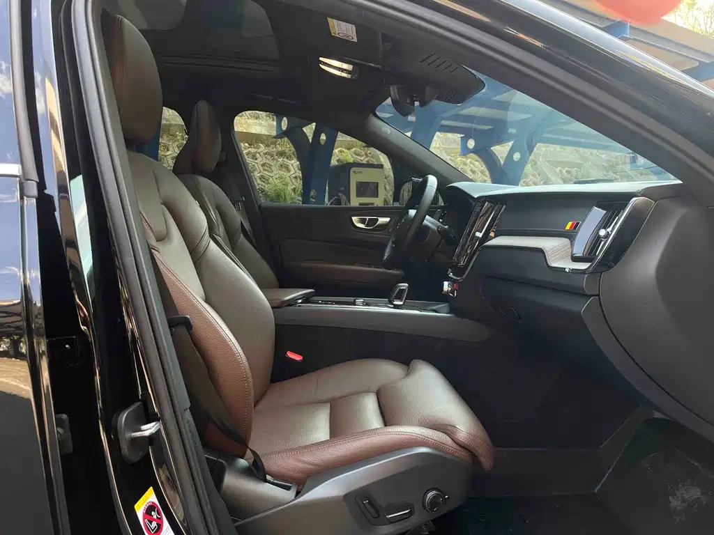Volvo XC60 plug-in hybrid 2023 T8 plug-in hybrid long-range four-wheel drive Zhiyuan luxury version купить на сайте DeffCars