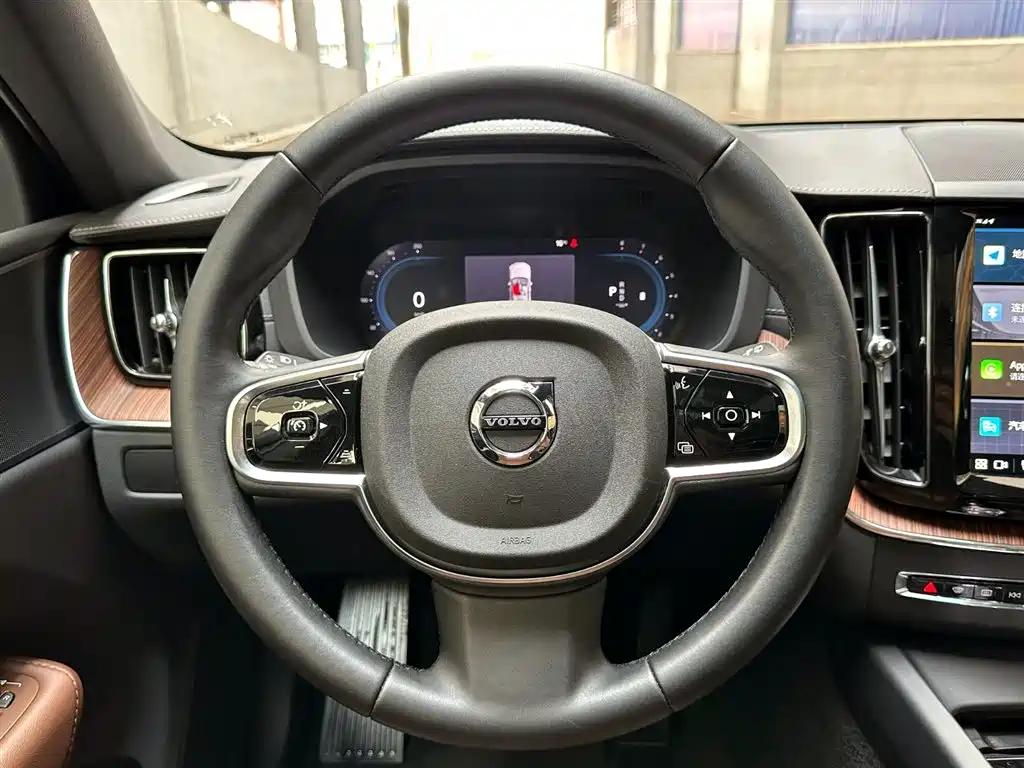Volvo XC60 2025 B5 four-wheel drive Zhiyuan luxury version купить на сайте DeffCars