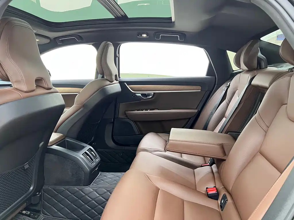 Volvo S90 2024 B5 Zhiyi Luxury Edition купить на сайте DeffCars