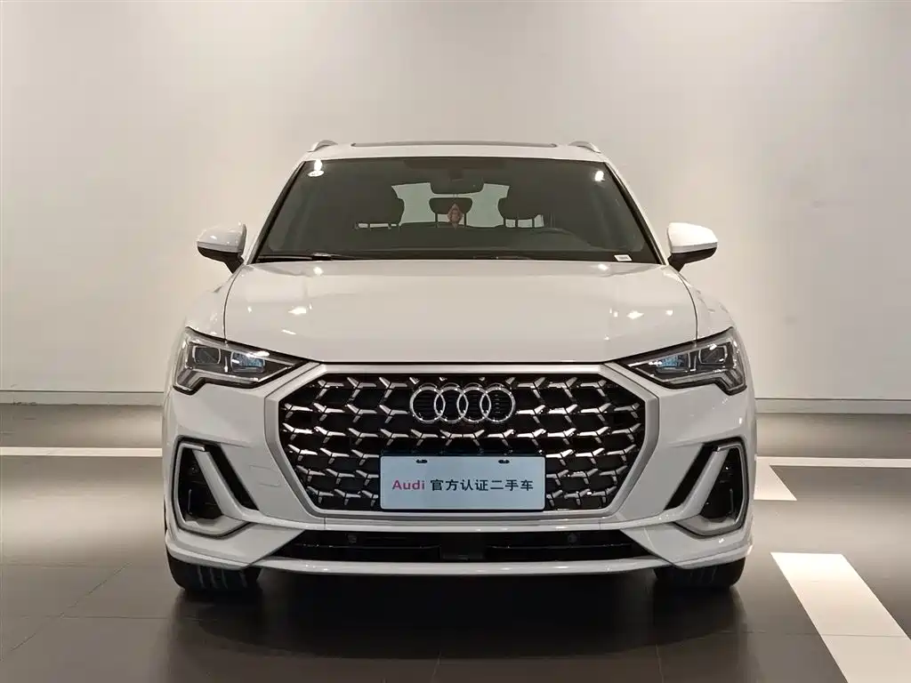 Audi Q3 2024 35 TFSI Fashionable and Dynamic купить на сайте DeffCars