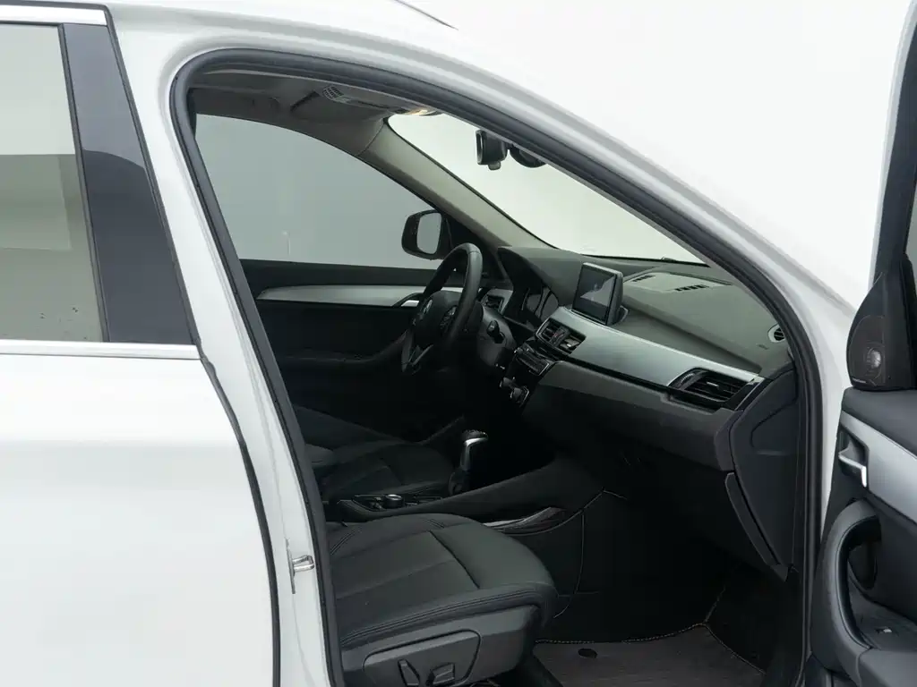 BMW X1 2019 sDrive20Li Leading Model купить на сайте DeffCars