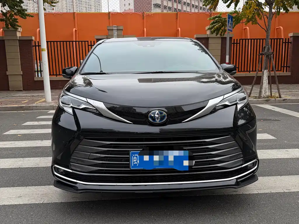 SIENNA 2023 2.5L Hybrid Premium Edition купить на сайте DeffCars