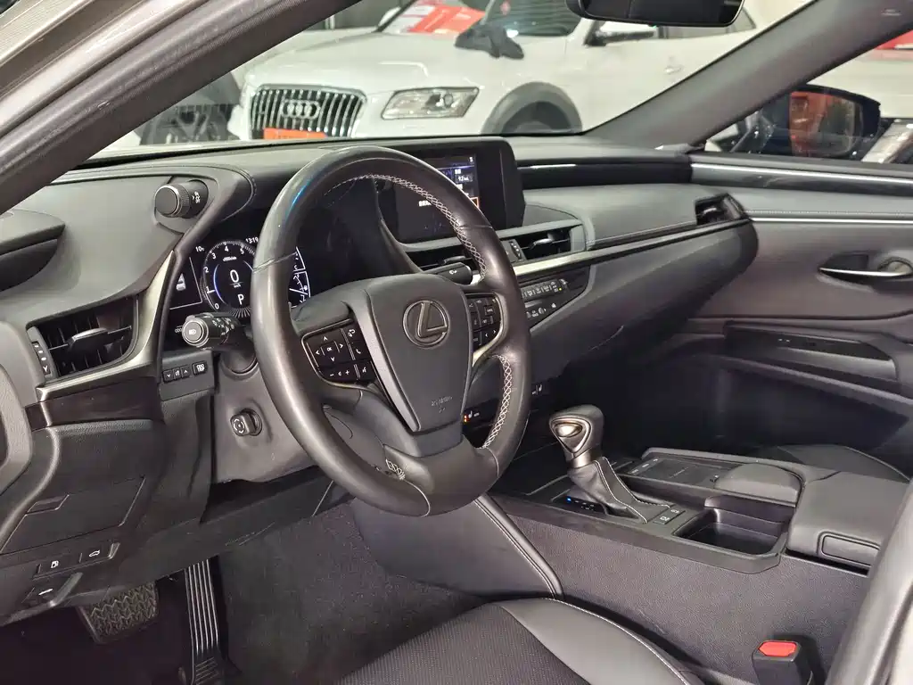 Lexus ES 2018 200 Excellence Edition National VI купить на сайте DeffCars