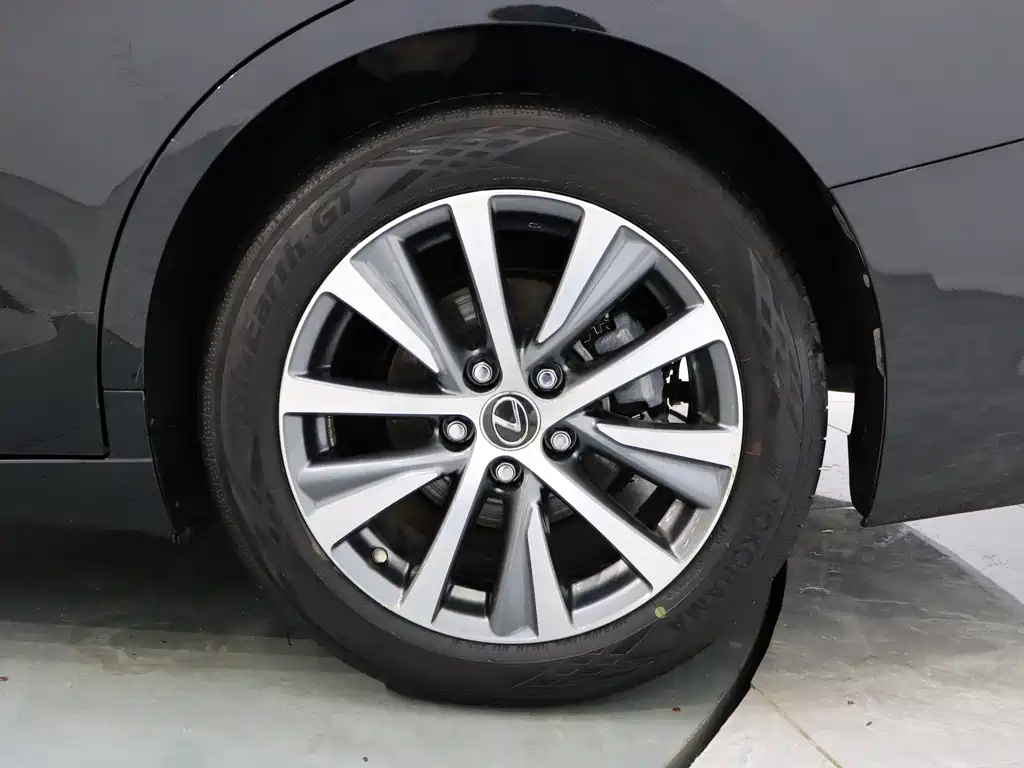 Lexus ES 2018 200 Excellence Edition National VI купить на сайте DeffCars