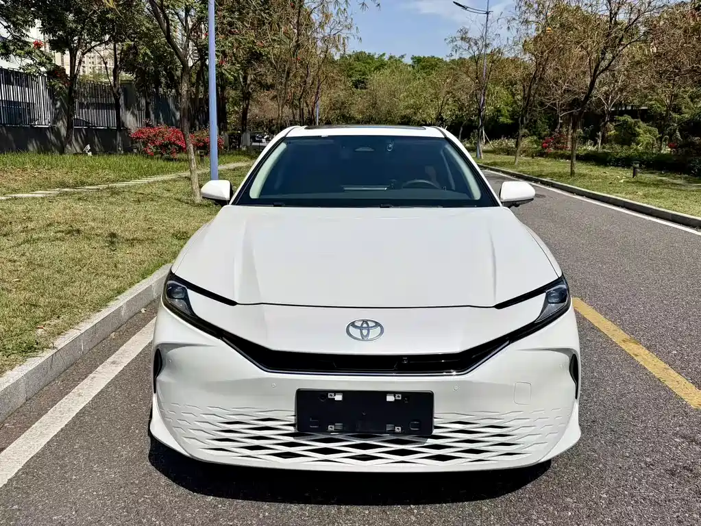 Camry 2024 2.0GVP Deluxe Edition купить на сайте DeffCars