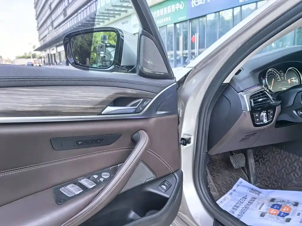 BMW 5 Series 2018 Facelift 530Li Exclusive Luxury Package купить на сайте DeffCars