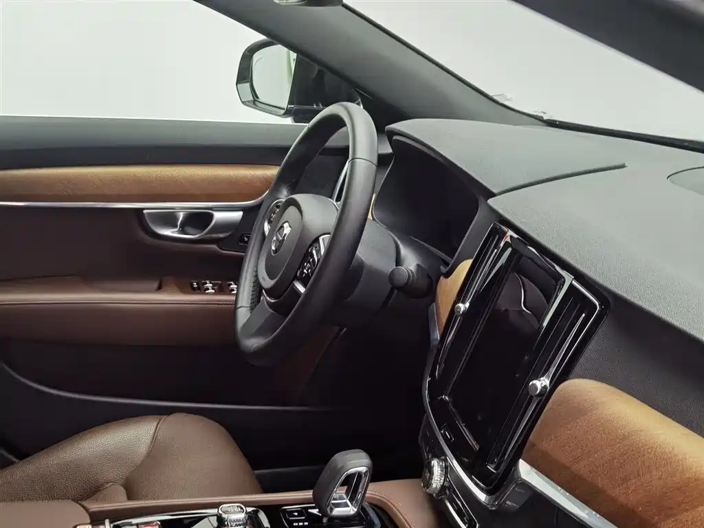Volvo S90 plug-in hybrid 2024 plug-in hybrid four-wheel drive long range Zhiyi luxury version купить на сайте DeffCars