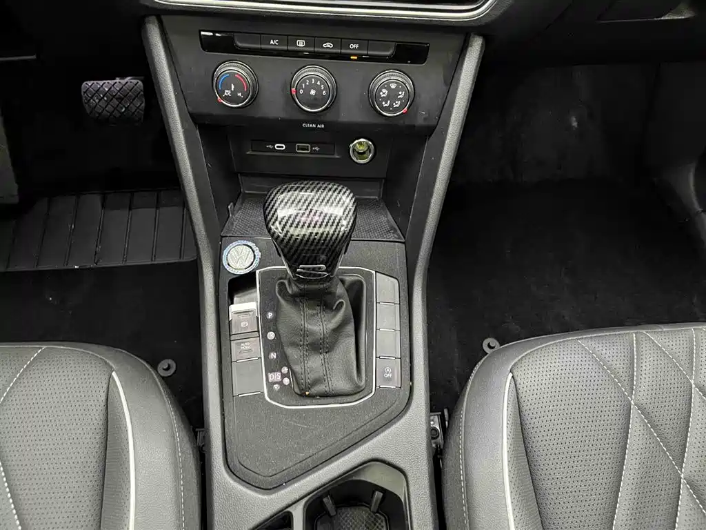 Tiguan L 2023 280TSI automatic two-wheel drive Chaochuang limited edition купить на сайте DeffCars