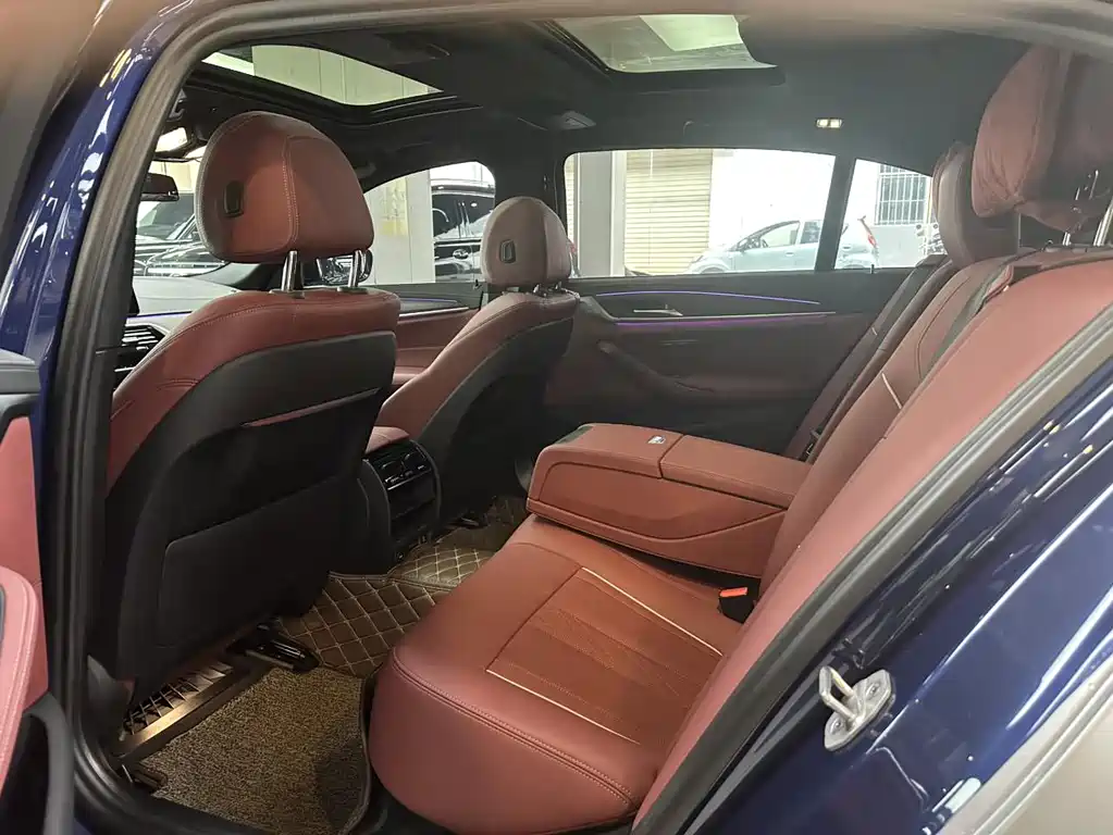 BMW 5 Series New Energy 2021 535Le M Sports Package купить на сайте DeffCars