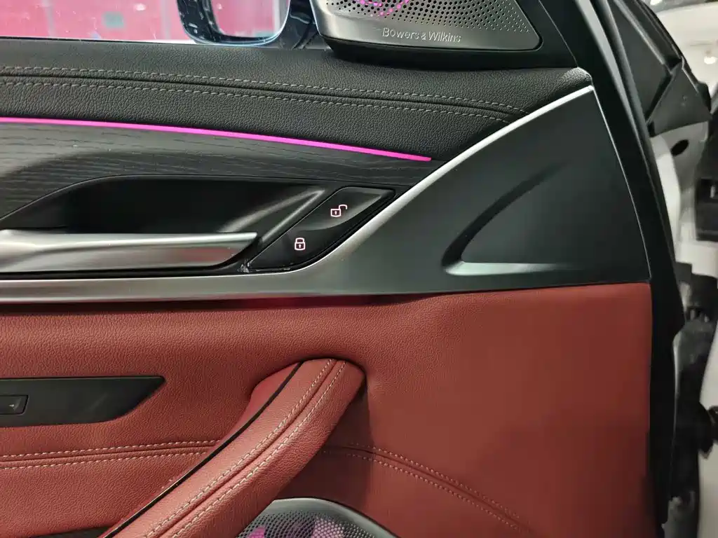 BMW 5 Series 2023 530Li Leading M Sports Package купить на сайте DeffCars