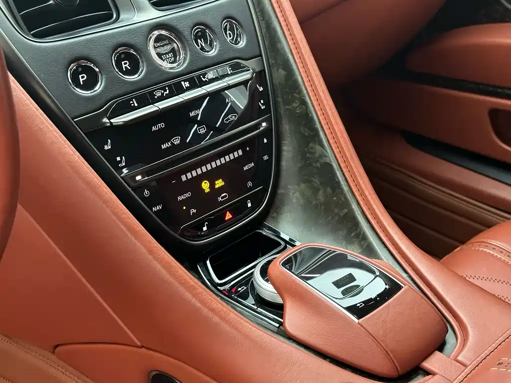 Aston Martin DB11 2019 4.0T V8 Coupe купить на сайте DeffCars