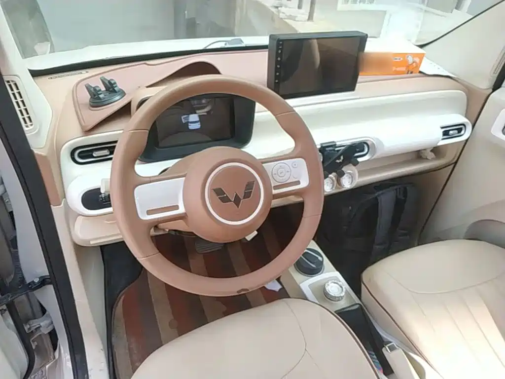 Hongguang MINIEV 2024 third generation 215km youth version купить на сайте DeffCars