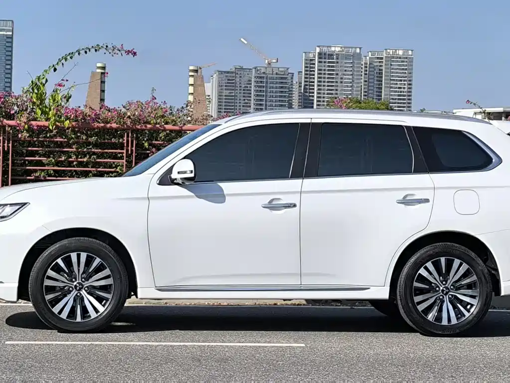 Outlander 2021 2.4L four-wheel drive exclusive version 7 seats купить на сайте DeffCars
