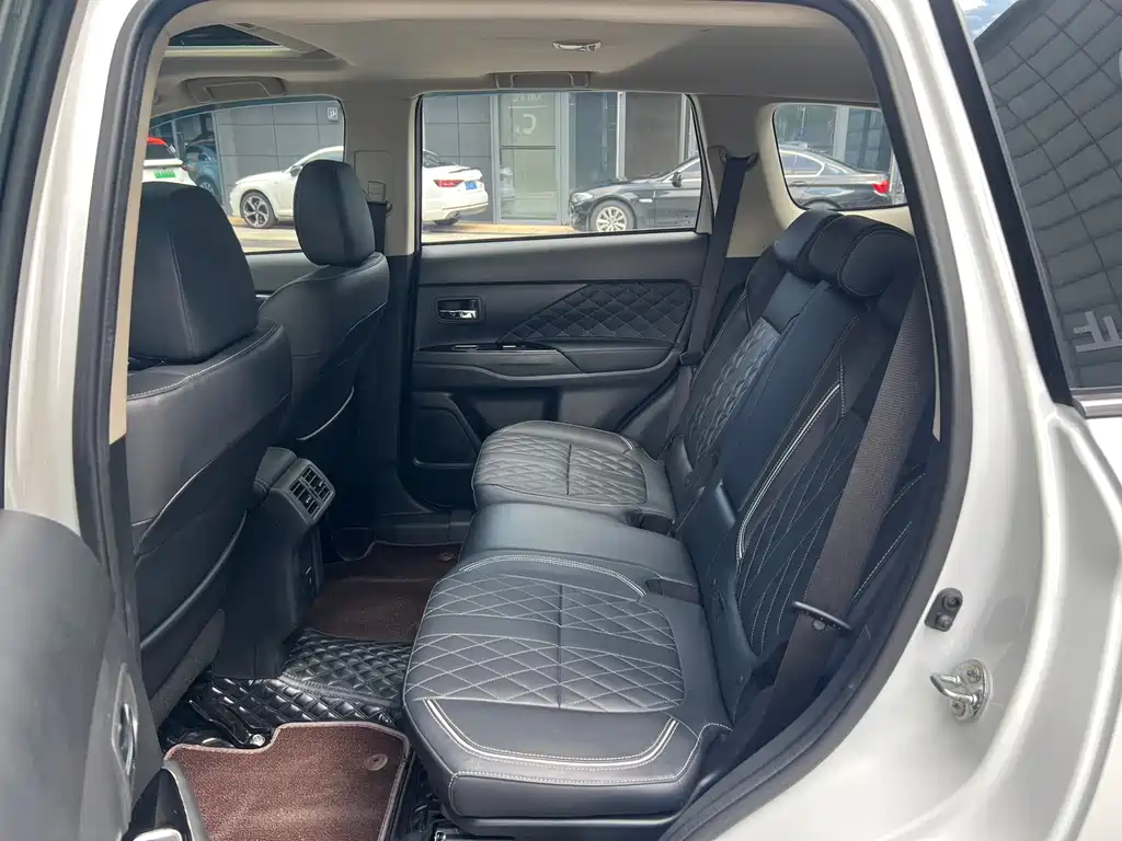Outlander 2020 2.4L 4WD Exclusive Edition 5-seater купить на сайте DeffCars