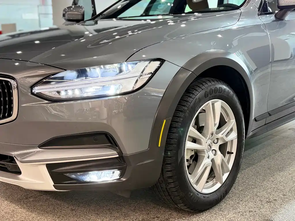 Volvo V90 2019 Cross Country T5 AWD Zhiyuan Edition National VI купить на сайте DeffCars