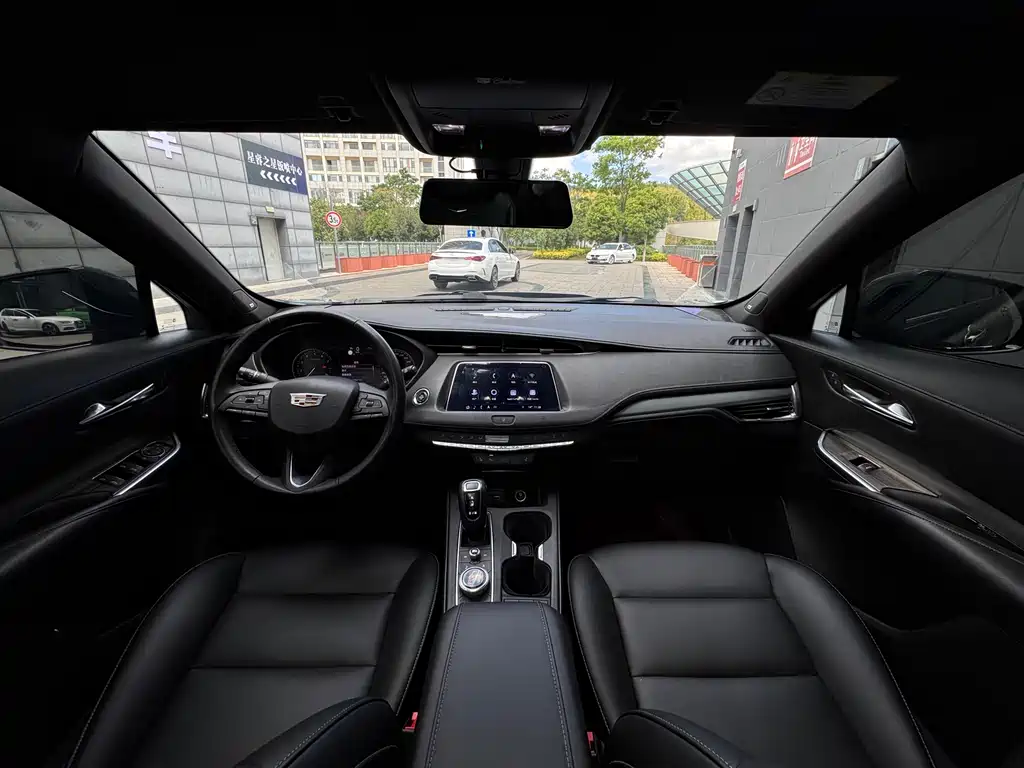 Cadillac XT4 2018 28T two-wheel drive leading model купить на сайте DeffCars