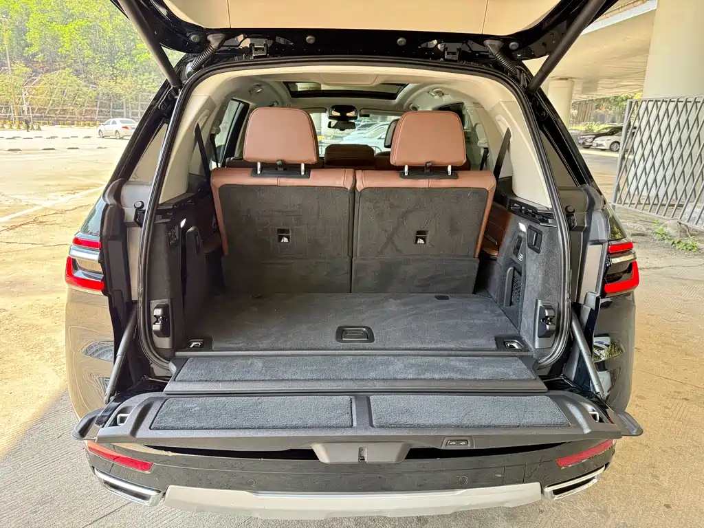 BMW X7 2023 xDrive40i Leading Luxury Package купить на сайте DeffCars