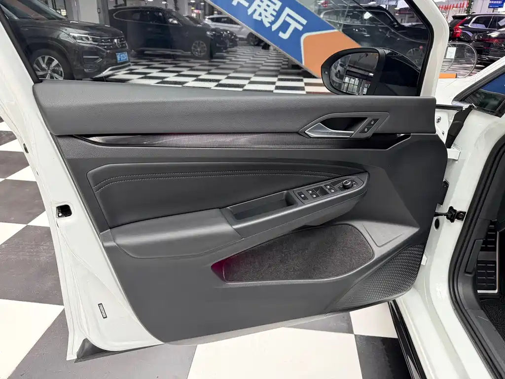 Golf 2023 facelift 280TSI DSG R-Line Lite купить на сайте DeffCars