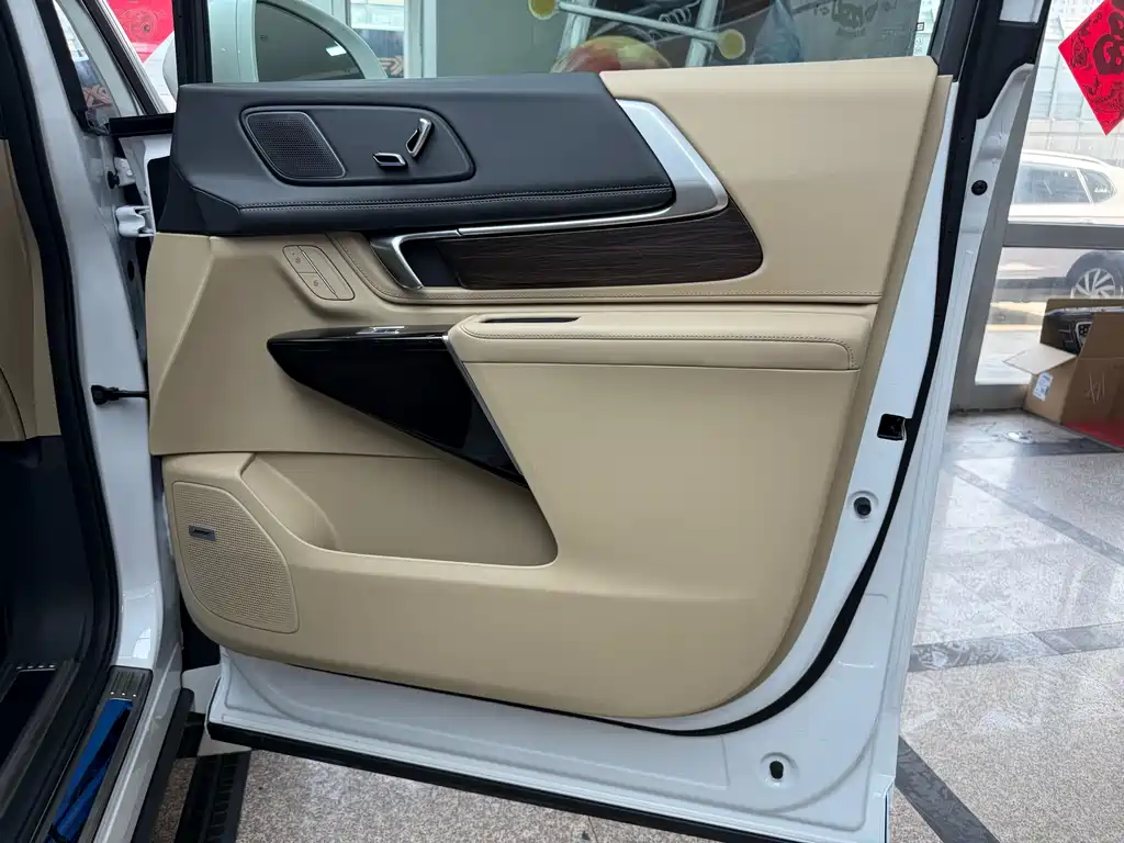 Century 2023 2.0T seven-seat premium model купить на сайте DeffCars