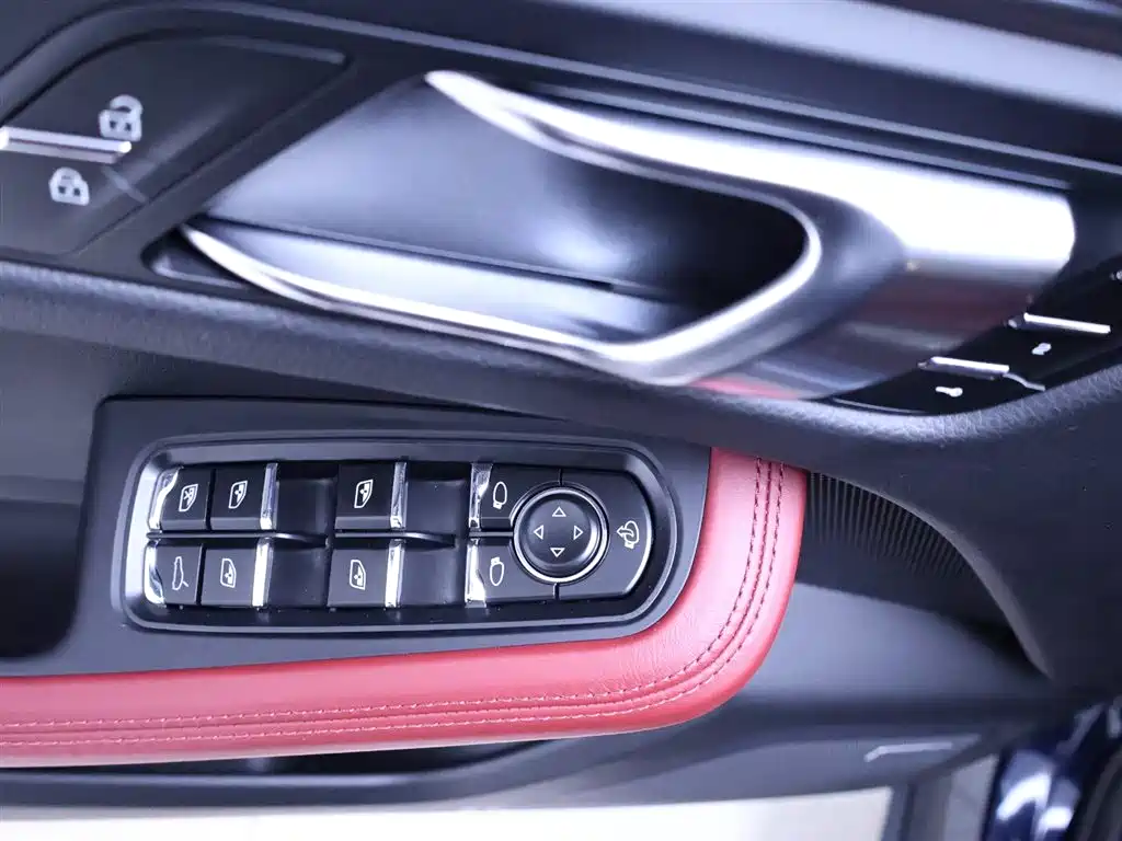 Macan 2023 Macan 2.0T купить на сайте DeffCars
