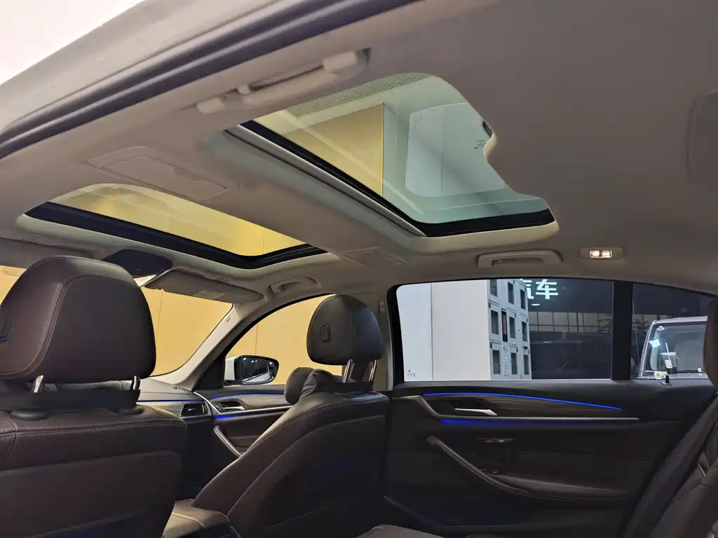 BMW 5 Series New Energy 2019 530Le Luxury Package купить на сайте DeffCars
