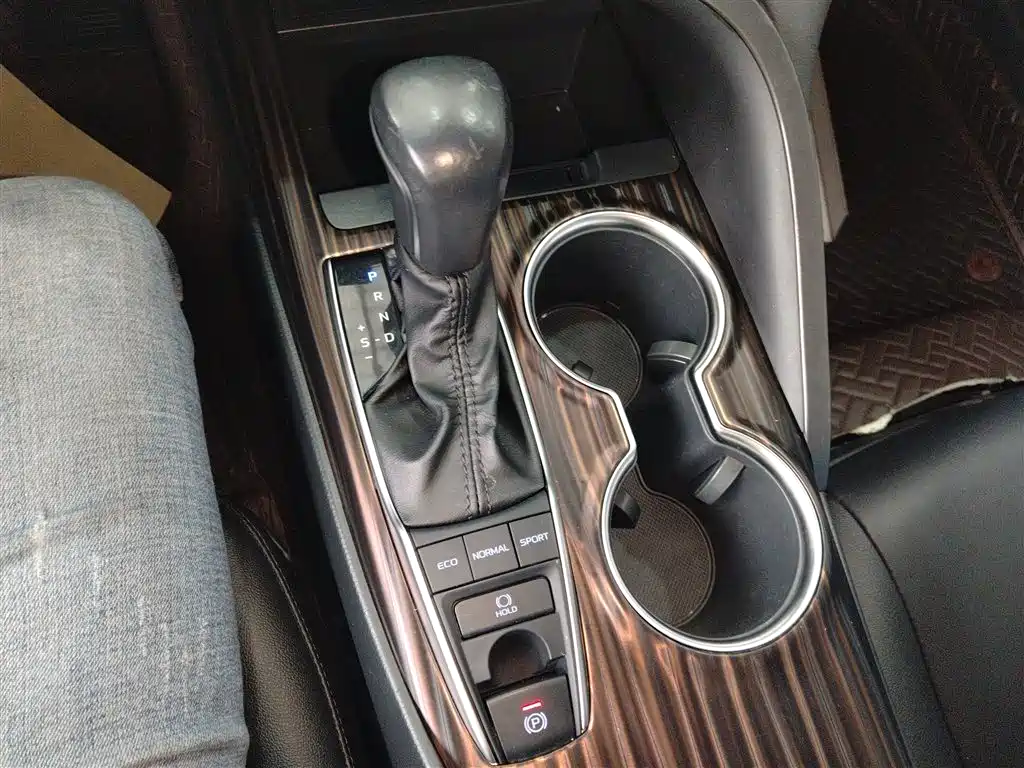 Camry 2019 facelift 2.5G Deluxe Edition купить на сайте DeffCars