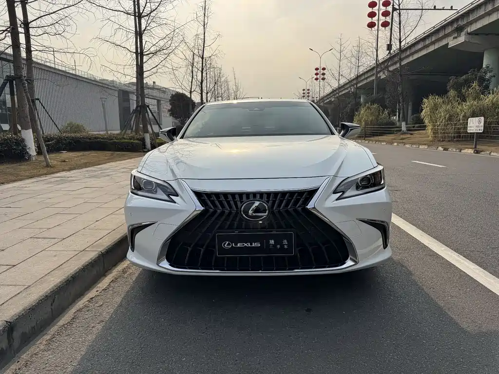 Lexus ES 2022 300h Excellence Edition купить на сайте DeffCars