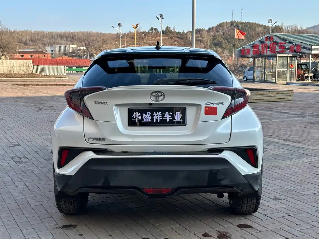 Toyota C-HR 2018 2.0L Luxury Sunroof Edition National V купить на сайте DeffCars