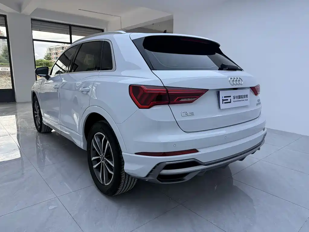 Audi Q3 2022 35 TFSI aggressive and dynamic купить на сайте DeffCars