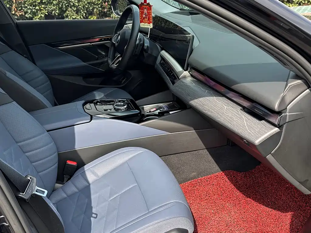 BMW 5 Series 2024 530Li Exclusive M Sports Package купить на сайте DeffCars