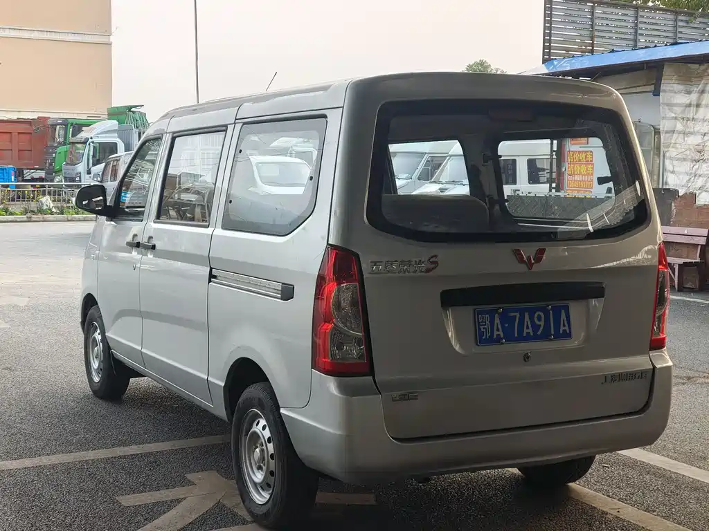 Wuling Rongguang S 2021 1.2L standard air-conditioned version 5-seat LSI купить на сайте DeffCars