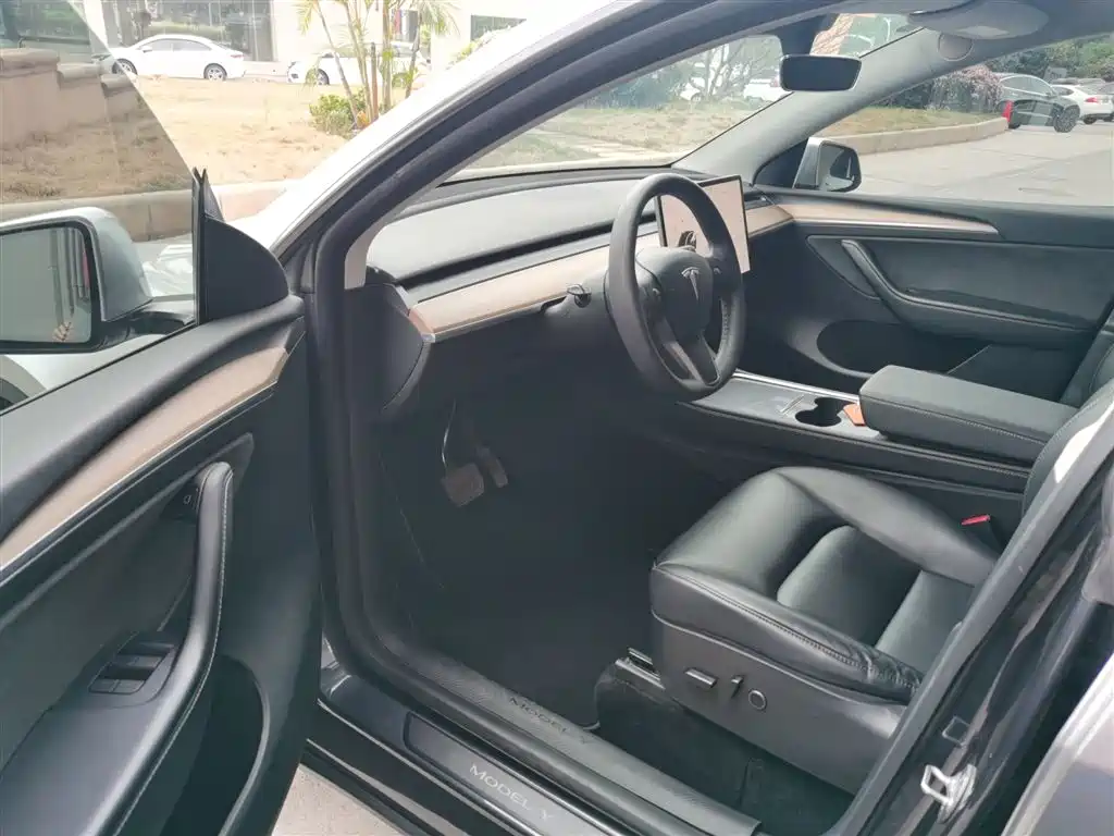 Model Y 2022 long-range all-wheel drive version купить на сайте DeffCars