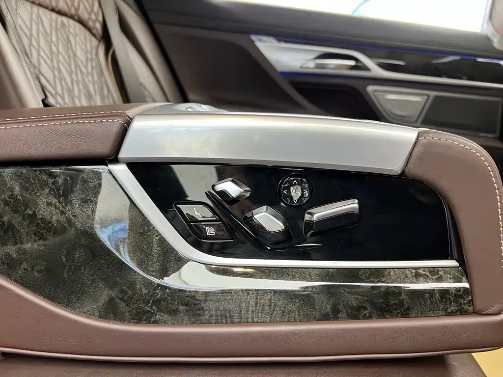 BMW 7 Series 2019 740Li Leading M Sports Package купить на сайте DeffCars
