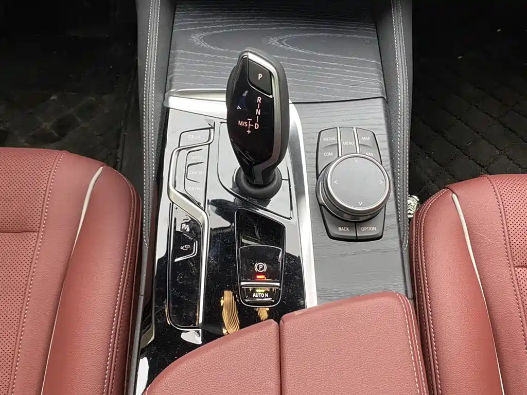 BMW 5 Series 2023 530Li Leading M Sports Package купить на сайте DeffCars