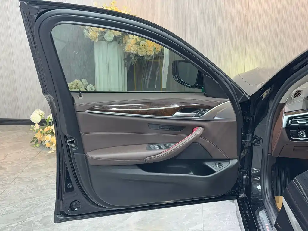 BMW 5 Series 2020 525Li Luxury Package купить на сайте DeffCars